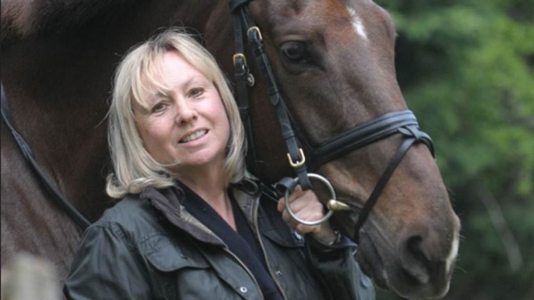 Karen Wiltshire : Lutte d'une Jockey face à l'Abus dans les Courses