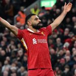 Liverpool s'impose grâce à un 'Mo Salah spécial' et prend la tête