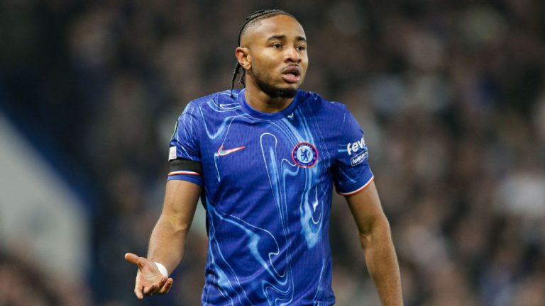 Manchester United vise Nkunku de Chelsea pour le transfert