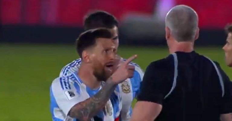 Messi frustré après la défaite surprise de l'Argentine face au Paraguay