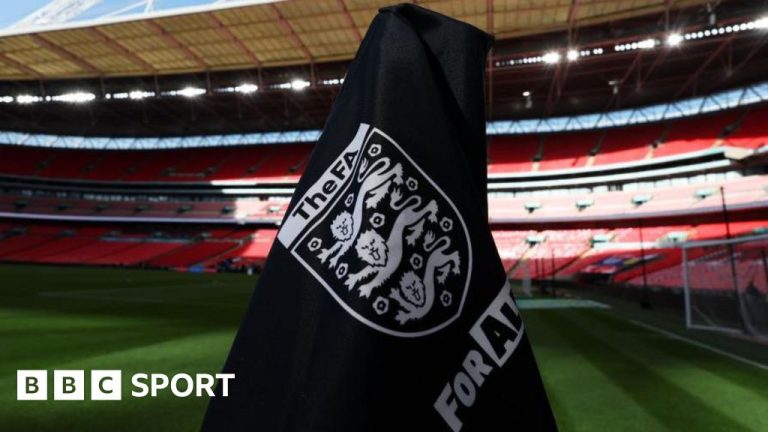 Protestation à Wembley sur la politique transgenre du football