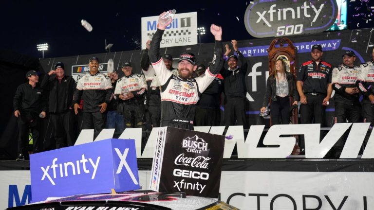 Ryan Blaney triomphe à Martinsville et accède à la finale NASCAR