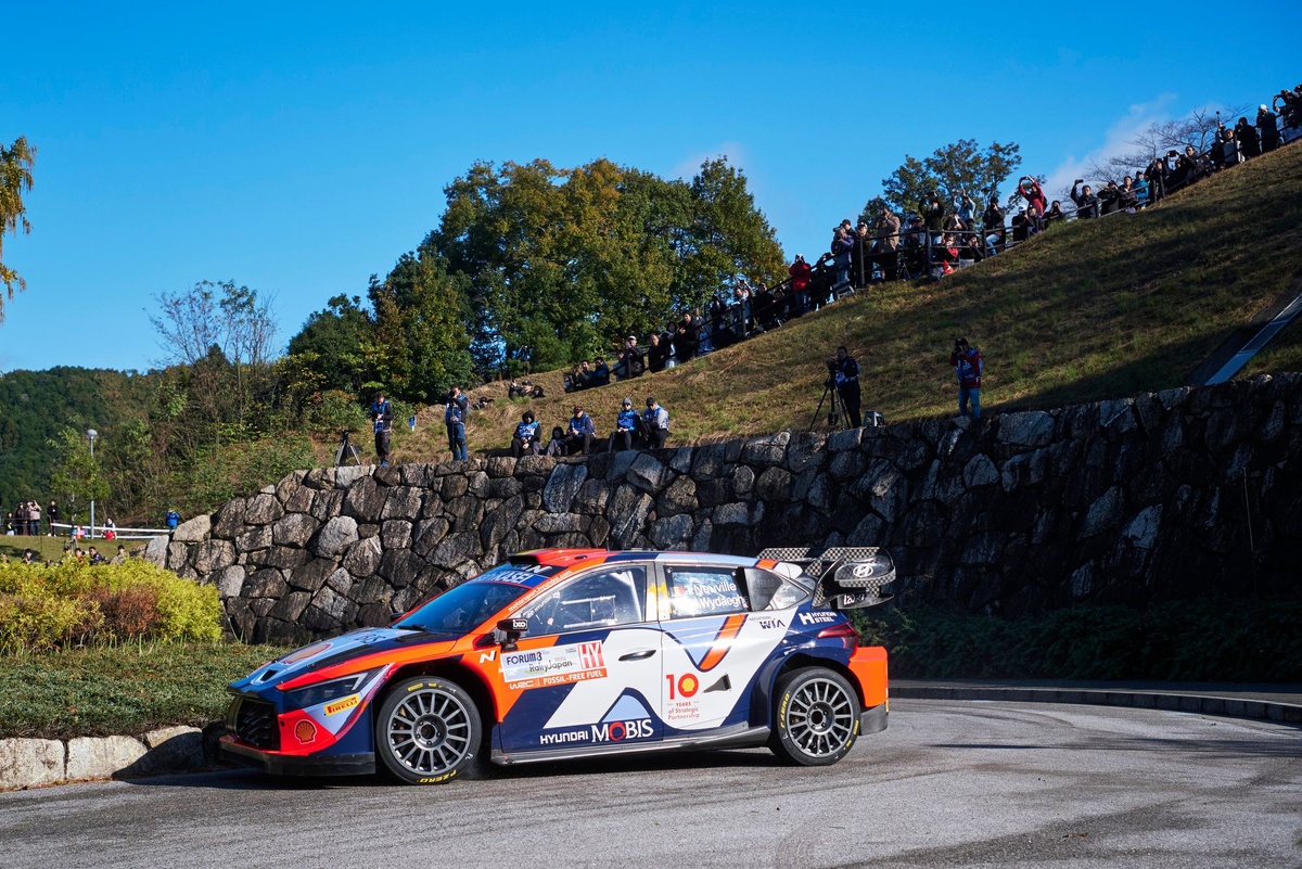 Thierry Neuville face à un problème de puissance au Rallye Japon