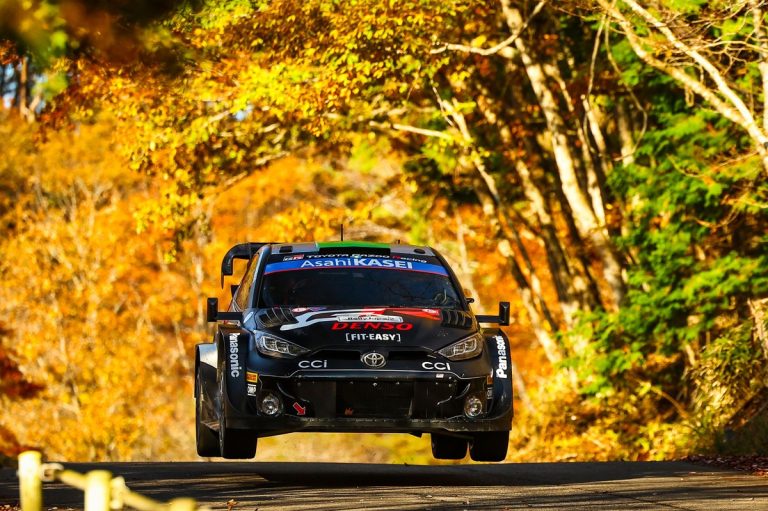 WRC Japon : Neuville se rapproche des points, Tanak en tête