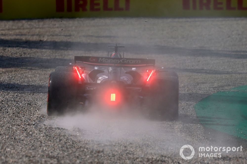 Kevin Magnussen, Haas VF-24, dans le gravier