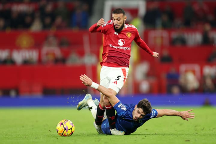 Noussair Mazraoui, Pedro Neto