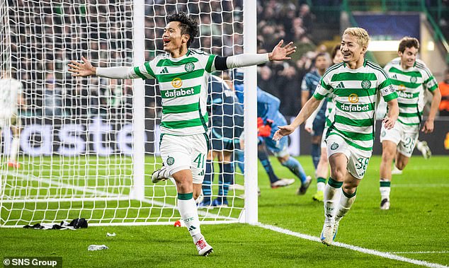 Reo Hatate scellant la victoire pour Celtic.