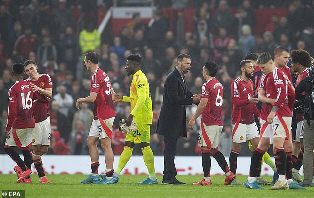 Van Nistelrooy et les joueurs de United