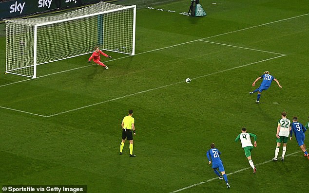 Kelleher a réalisé un arrêt sur penalty pour l'Irlande contre la Finlande