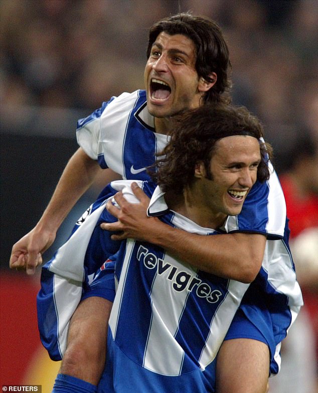 Pedro Mendes avec le FC Porto en 2004