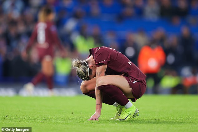 Manchester City a perdu le titre contre Chelsea sur la différence de buts la saison dernière et se trouve maintenant à deux points derrière les Blues