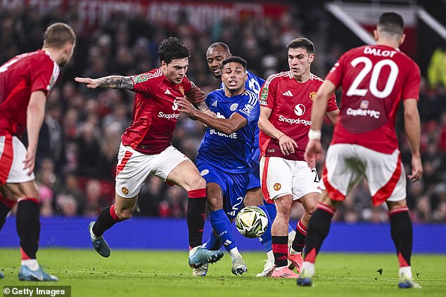 Ruben Amorim envisage une défense à trois en intégrant Lindelöf si sa blessure le permet