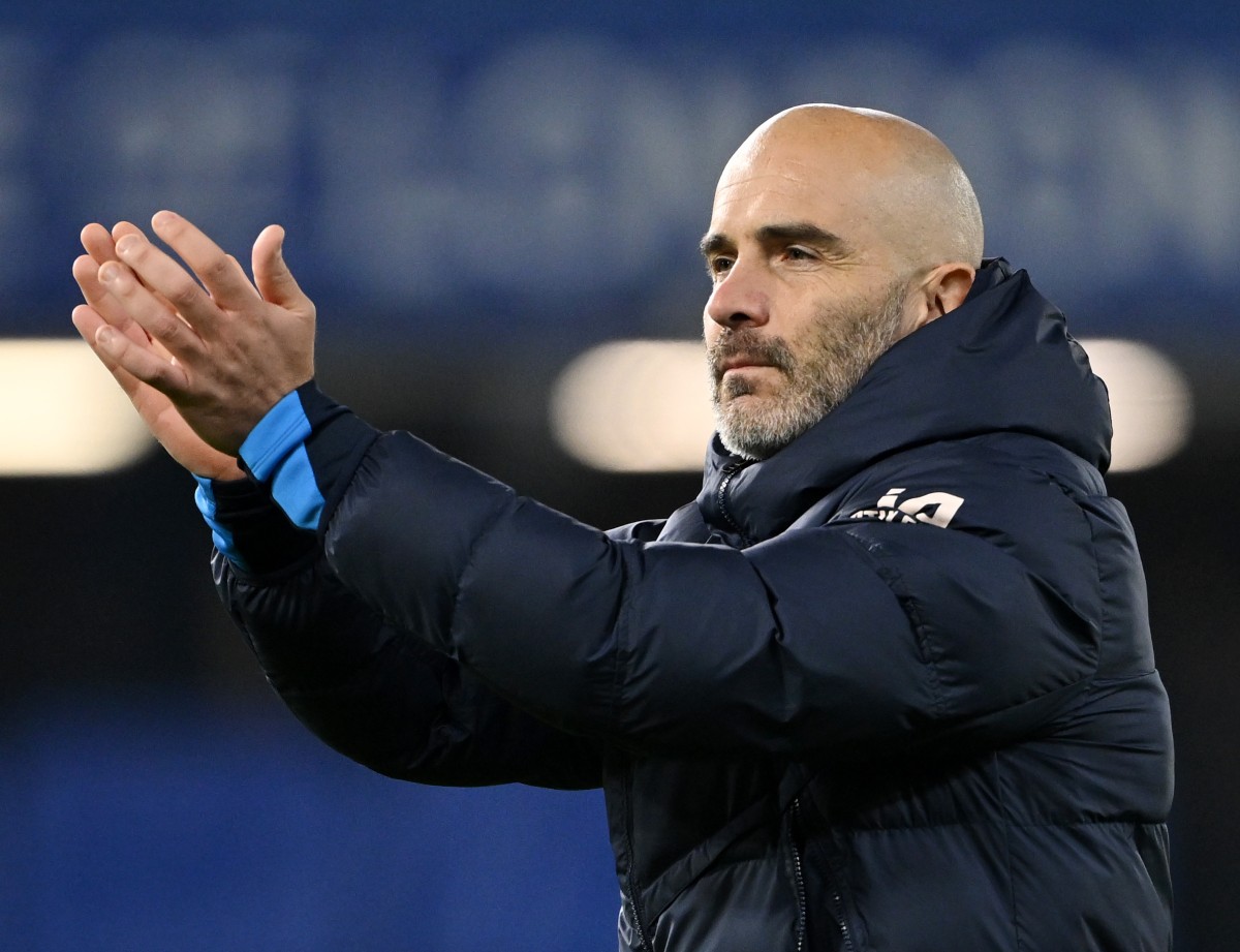 Enzo Maresca applaudit les fans de Chelsea