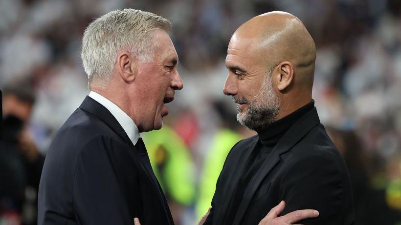 Pep Guardiola avec Carlo Ancelotti