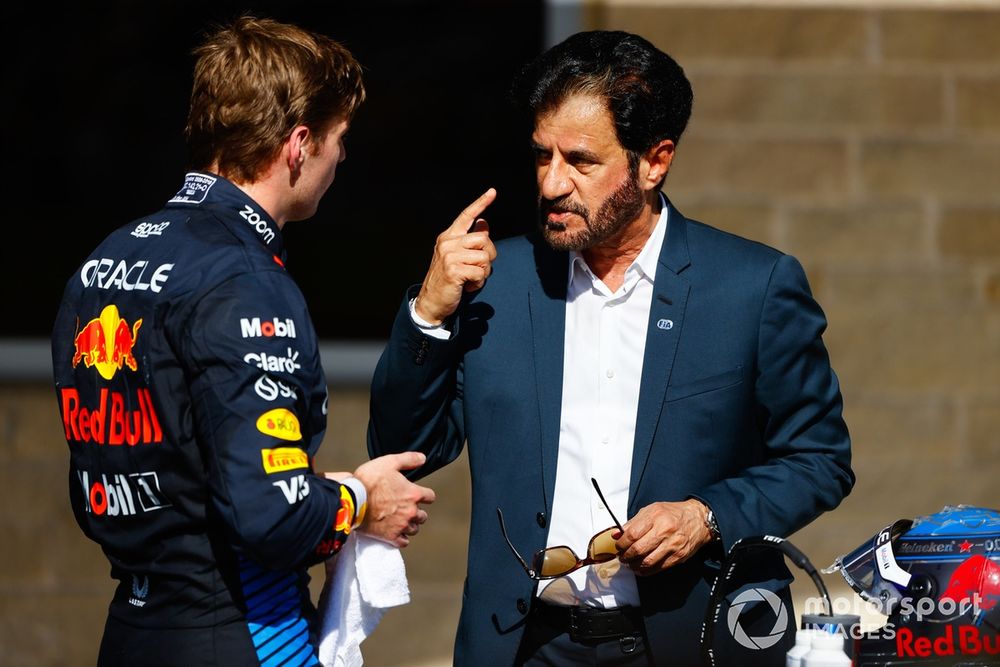 Mohammed Ben Sulayem, Président de la FIA, s'entretient avec Max Verstappen