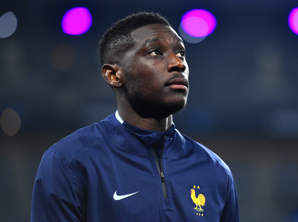 Randal Kolo Muani s'alignant avant un match avec l'équipe de France