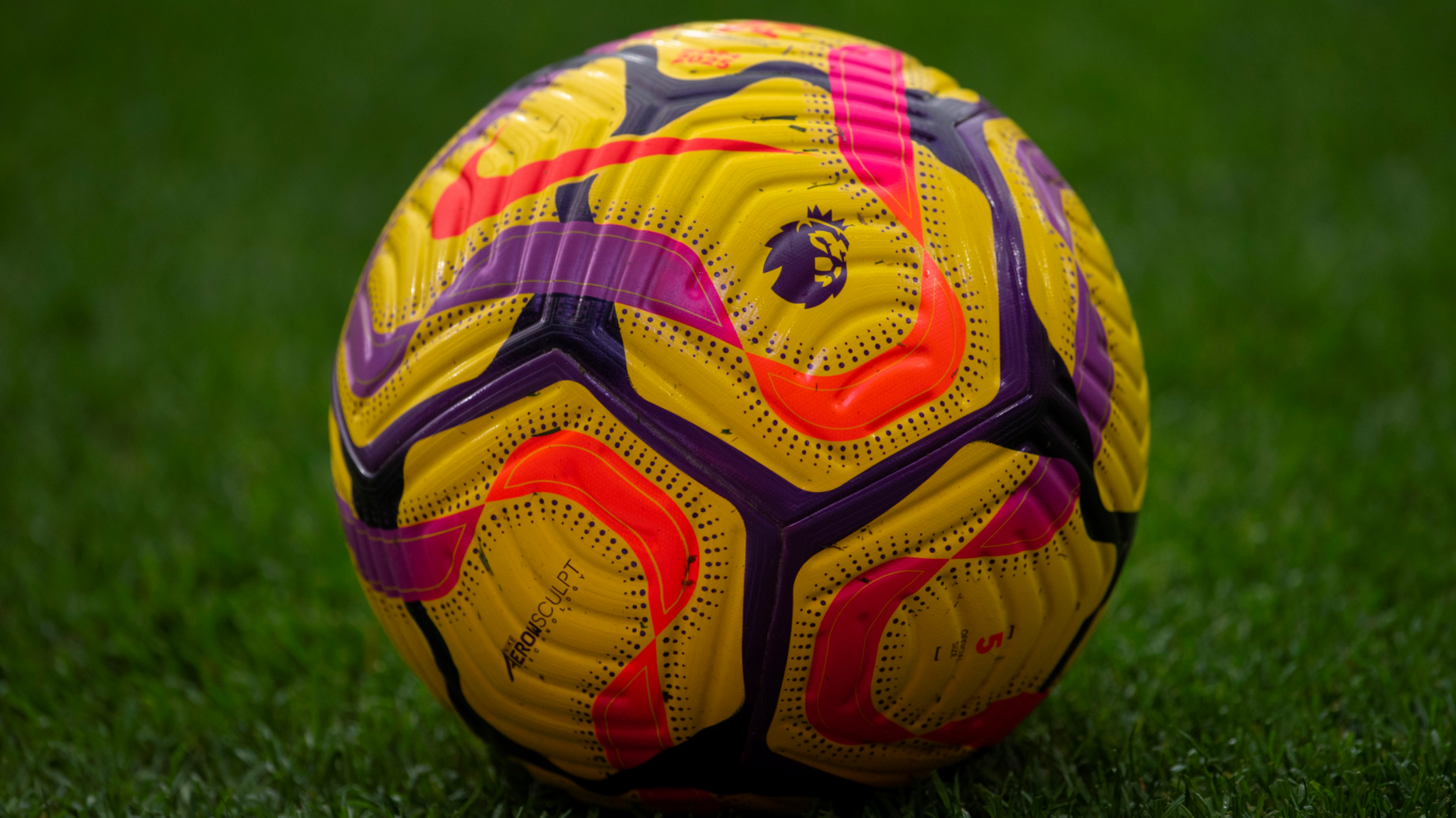 Ballon de match de la Premier League utilisé lors du match entre Nottingham Forest et Newcastle United