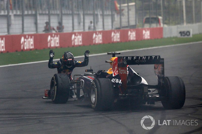 Sebastian Vettel, Red Bull Racing, salue sa voiture