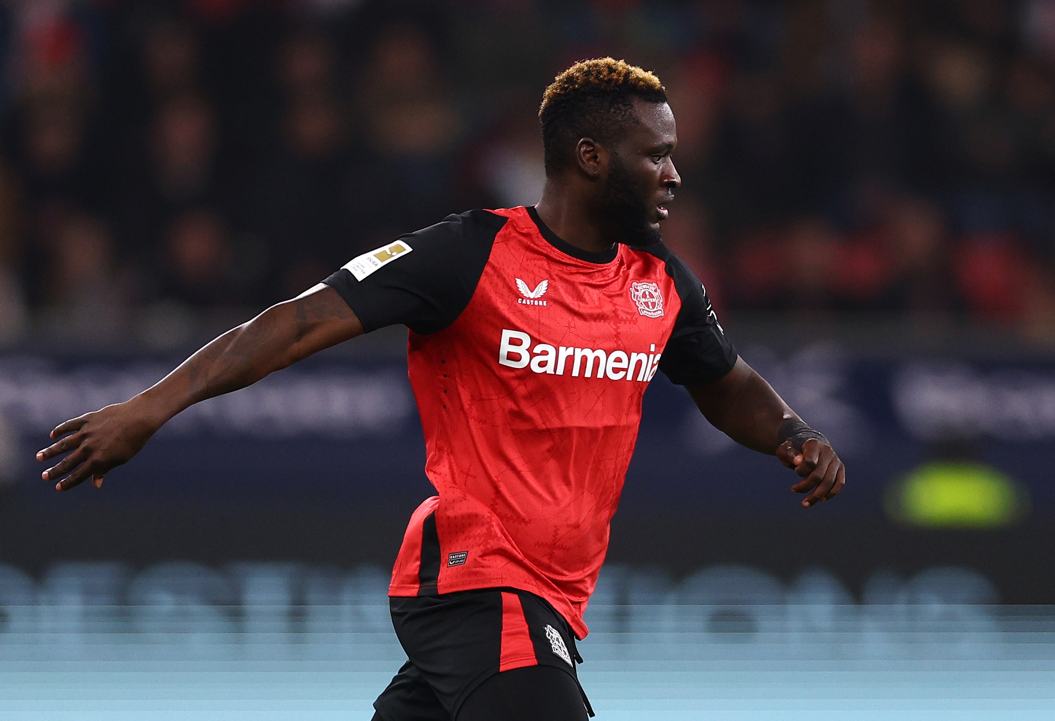 Victor Boniface en action avec Bayer Leverkusen.