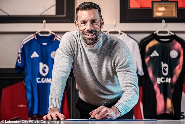 Ruud van Nistelrooy nommé entraîneur de Leicester City