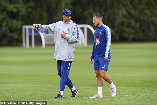 Sarri s'entraîne avec Chelsea avant de partir