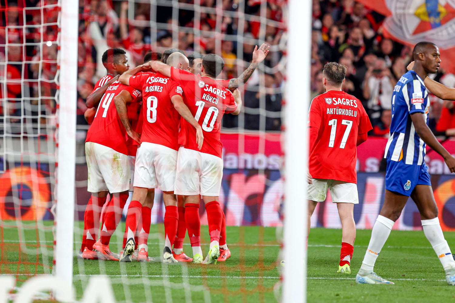 Benfica humilie Porto (4-1) - Di Maria brille au Clássico