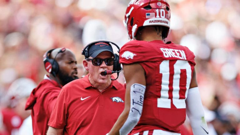 Bobby Petrino : Intérêt de Charlotte pour le poste d'entraîneur