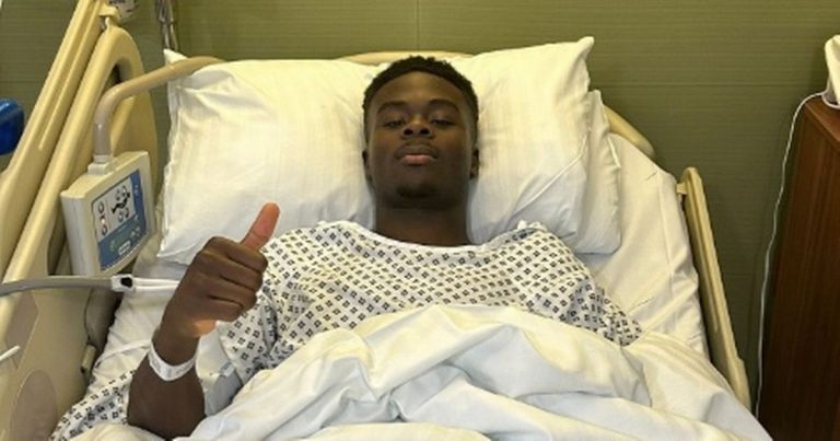 Bukayo Saka revient plus fort après sa chirurgie à Arsenal