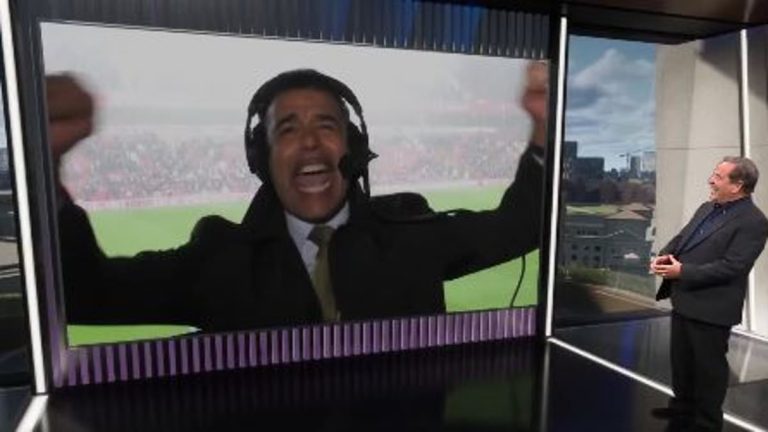 Chris Kamara fait son retour émouvant au football après l-apraxie