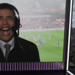 Chris Kamara revient à la télé après sa maladie - un moment émouvant