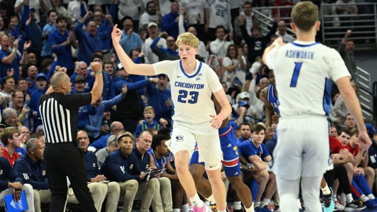 Creighton surprend Kansas, numéro 1, avec une victoire éclatante