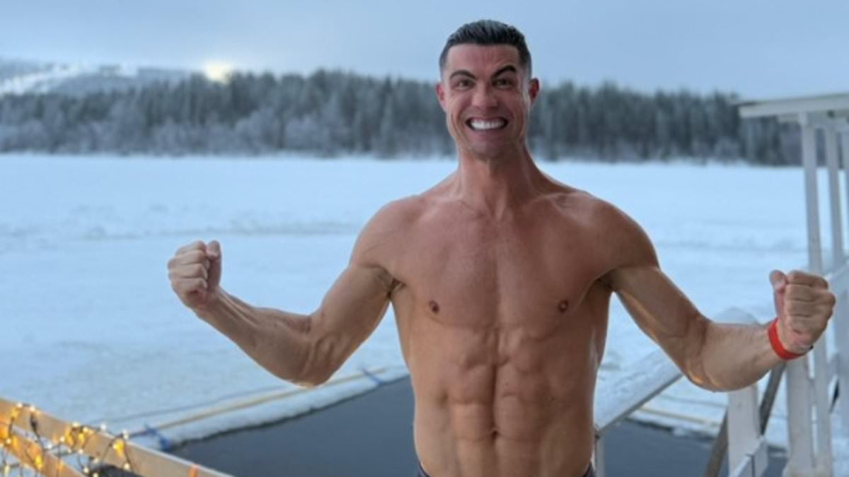 Cristiano Ronaldo en famille - vacances à Lapland sous la neige