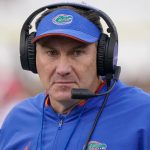 Dan Mullen nommé entraîneur principal de UNLV : un nouveau départ