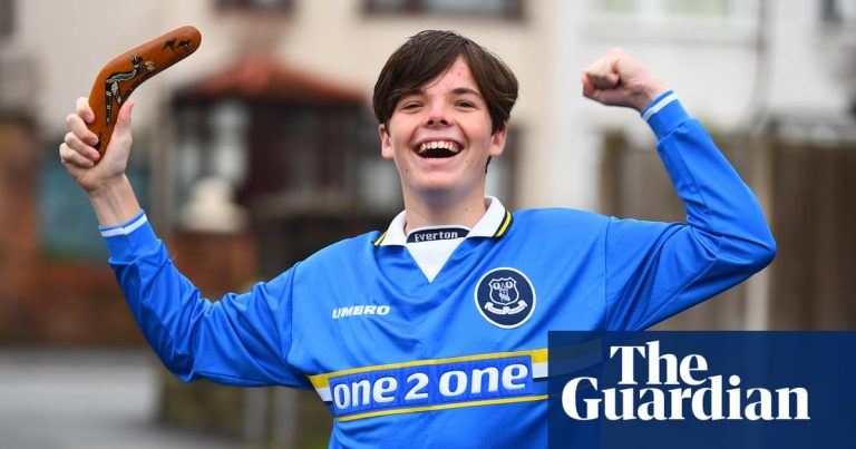 Everton récompense un jeune fan australien pour son voyage