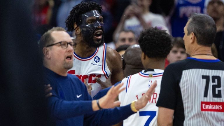 Joel Embiid expulsé lors de la victoire des 76ers contre les Spurs