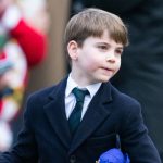 Le Prince Louis adopte la passion du foot comme son père William