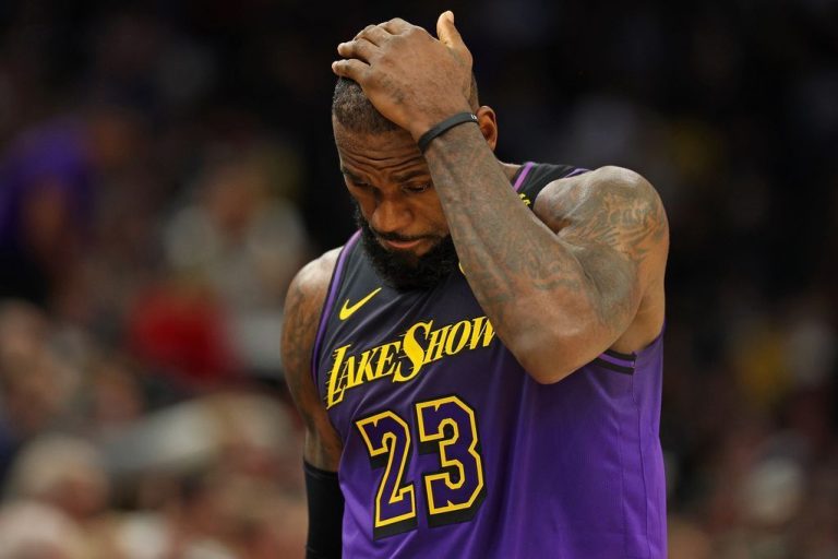 Les Lakers repensent l'objectif de LeBron James face à ses difficultés