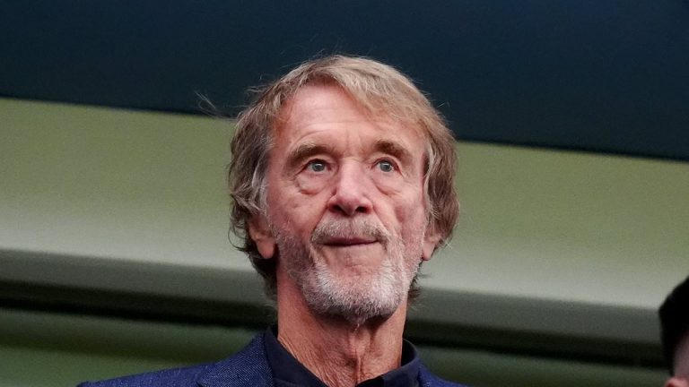 Les fans de Manchester United tournent le dos à Sir Jim Ratcliffe