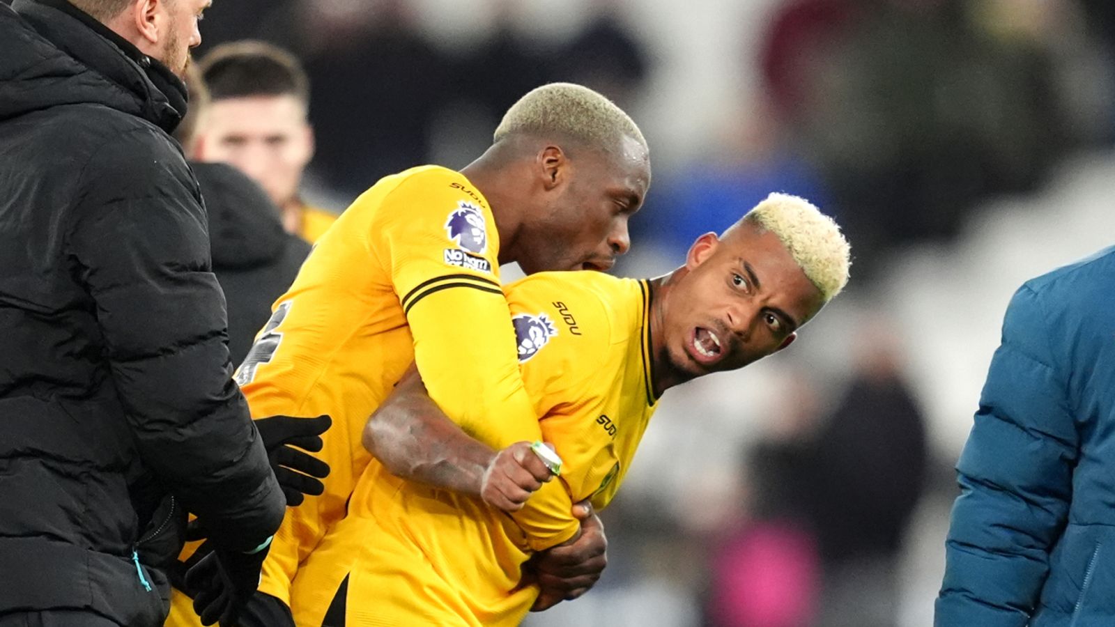 Mario Lemina déchu de son rôle de capitaine des Wolves