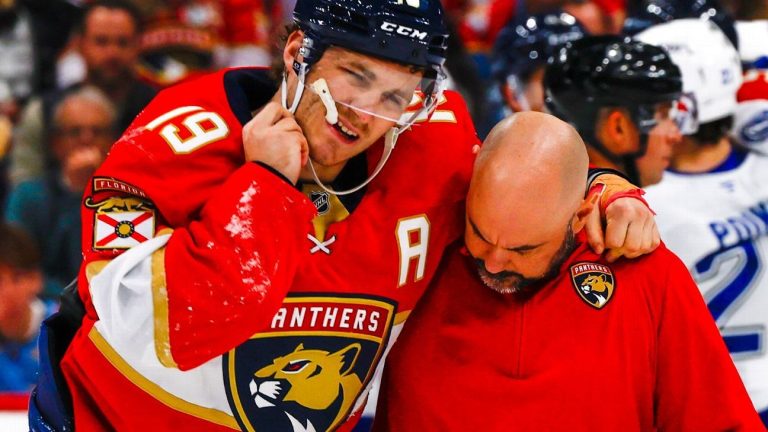 Matthew Tkachuk revient après une collision- les Panthers perdent 4-0