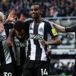 Newcastle écrase Aston Villa 3-0 avec un carton rouge pour Duran