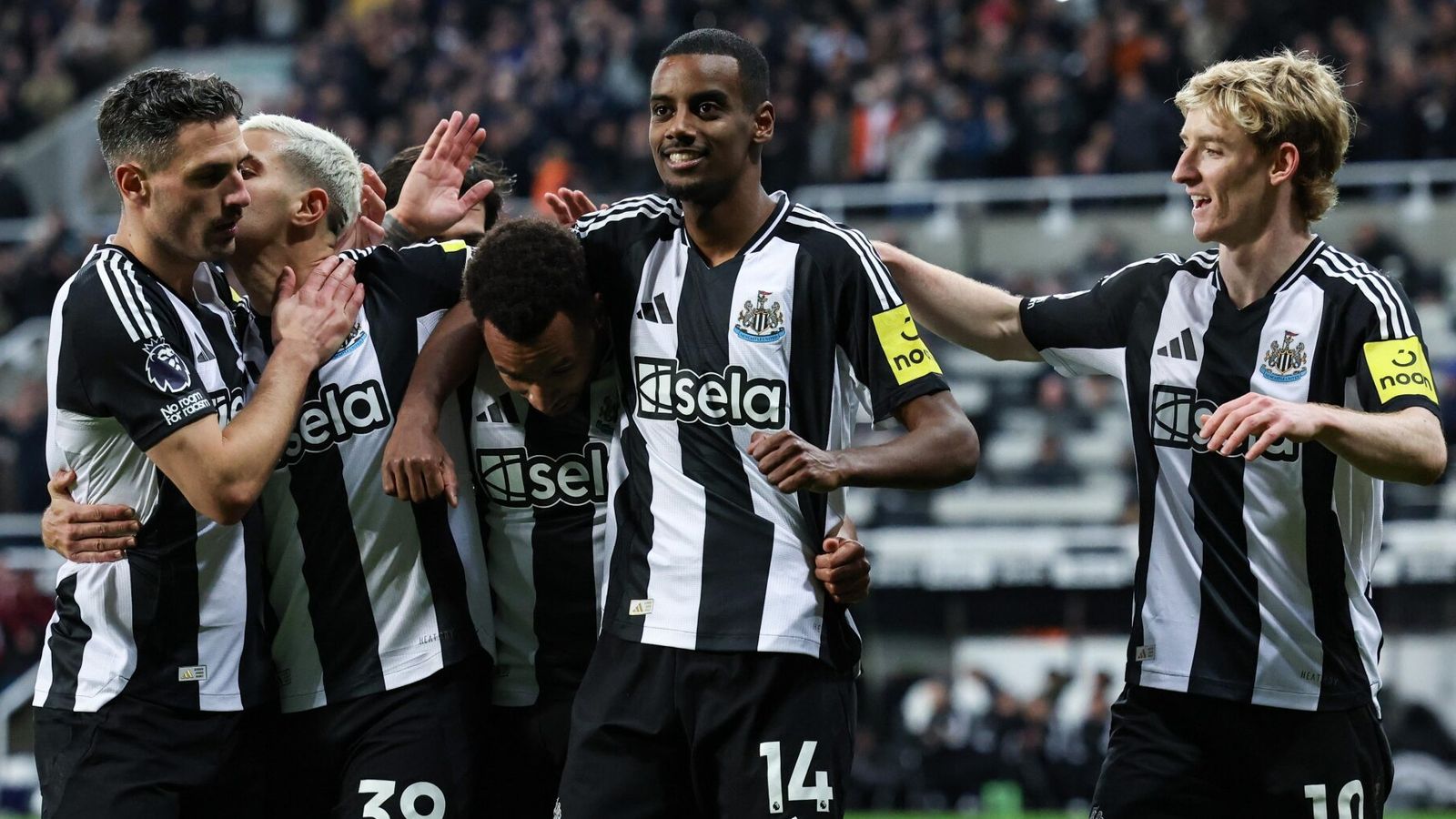 Newcastle écrase Aston Villa 3-0 avec un carton rouge pour Duran