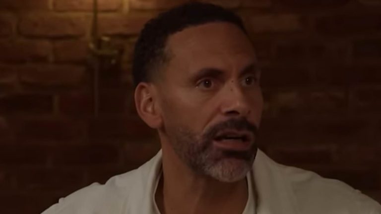 Rio Ferdinand défend Maresca contre Arne Slot dans la PL