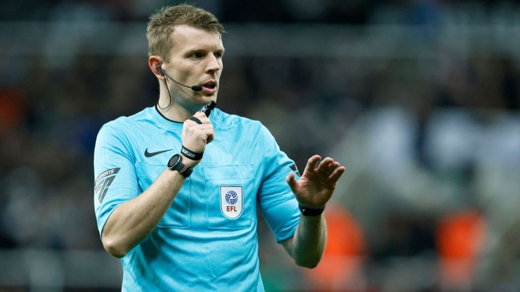 Sam Barrott promu arbitre FIFA et UEFA après 26 matchs