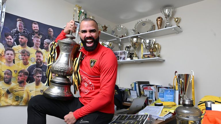 Sandro revient à la compétition avec Harborough Town en FA Cup