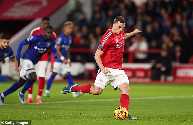 Wood a marqué le seul but du match sur penalty peu après la mi-temps