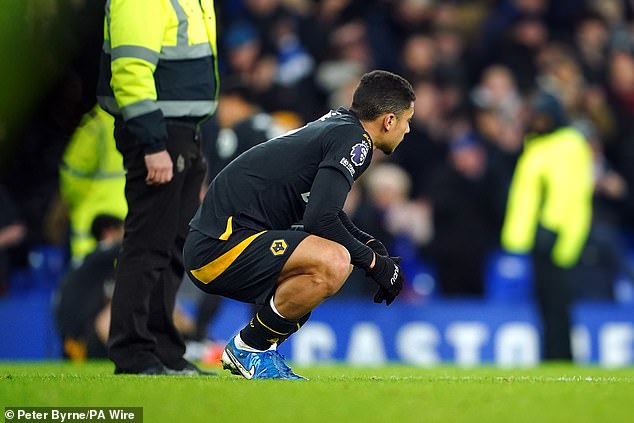 Les Wolves battus 4-0 à Molineux par Everton lors d'une nuit à oublier