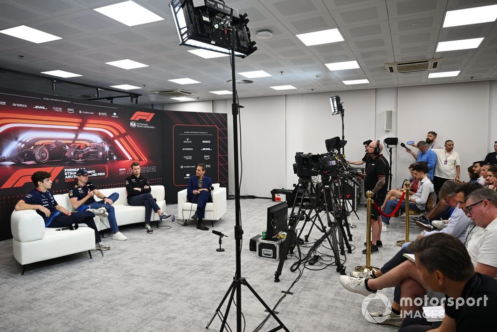 Franco Colapinto, Max Verstappen et Nico Hulkenberg lors de la conférence de presse