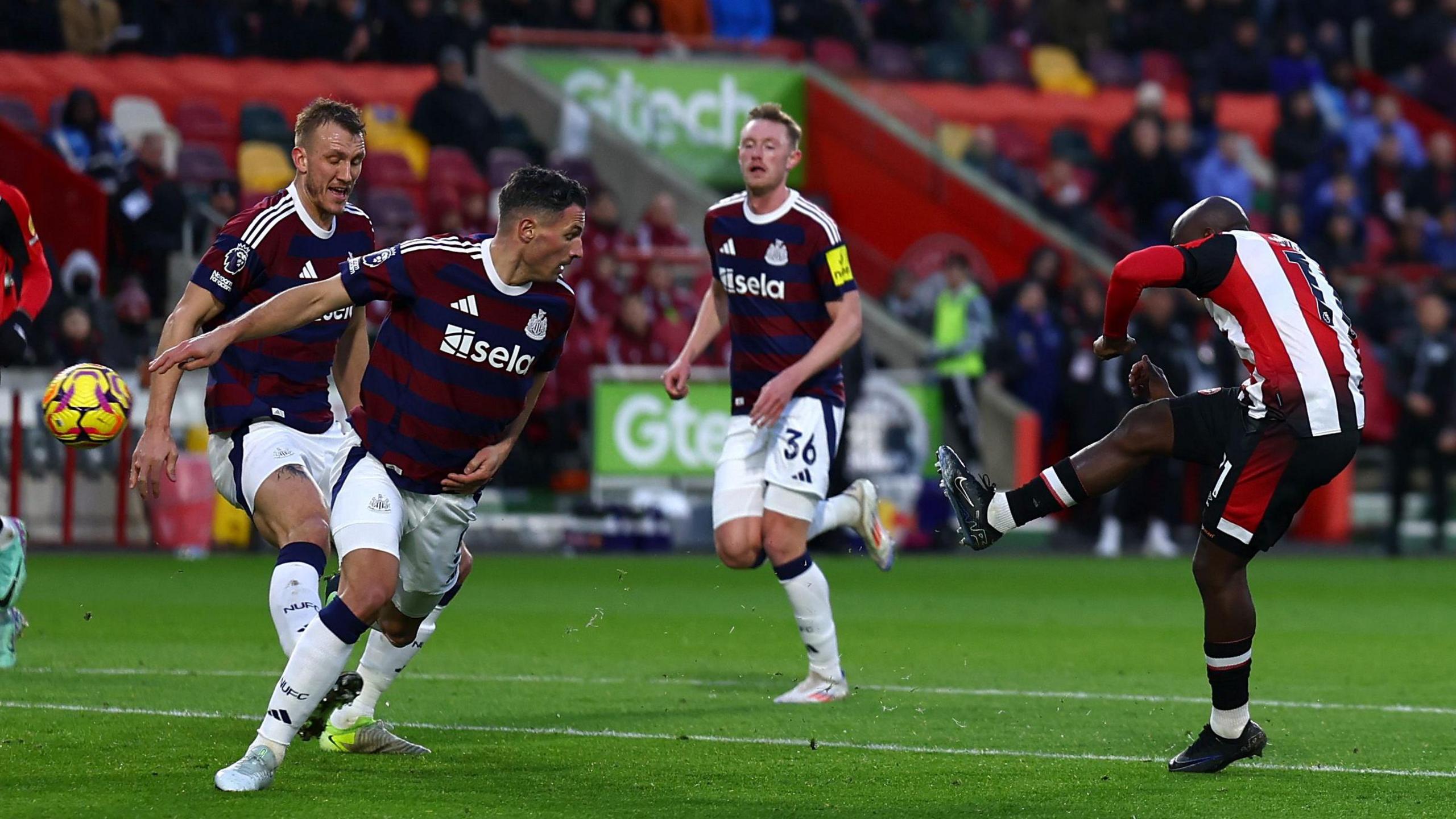 Yoane Wissa en action lors du match contre Newcastle