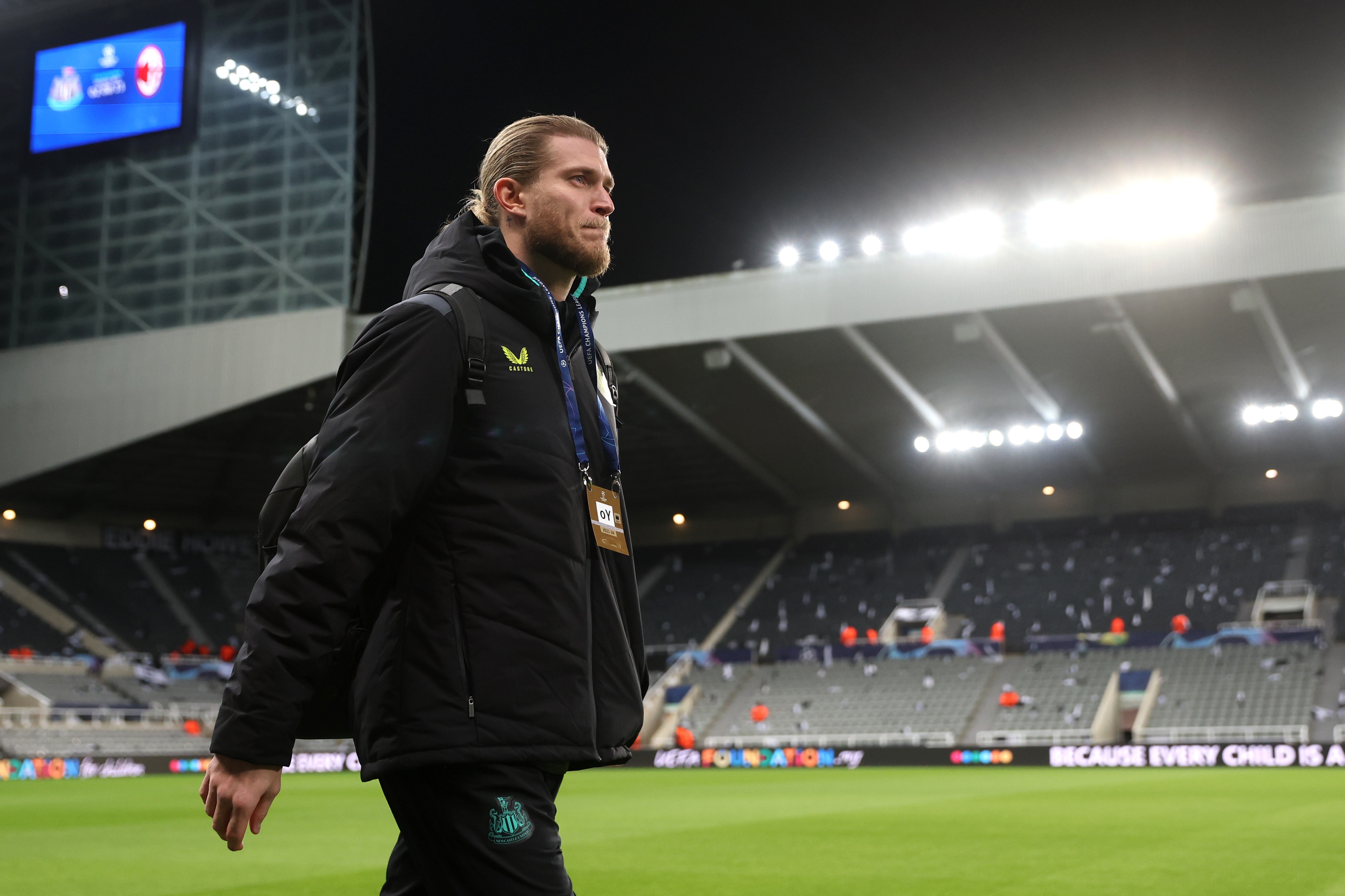 Loris Karius sur le terrain avant un match à St James' Park.